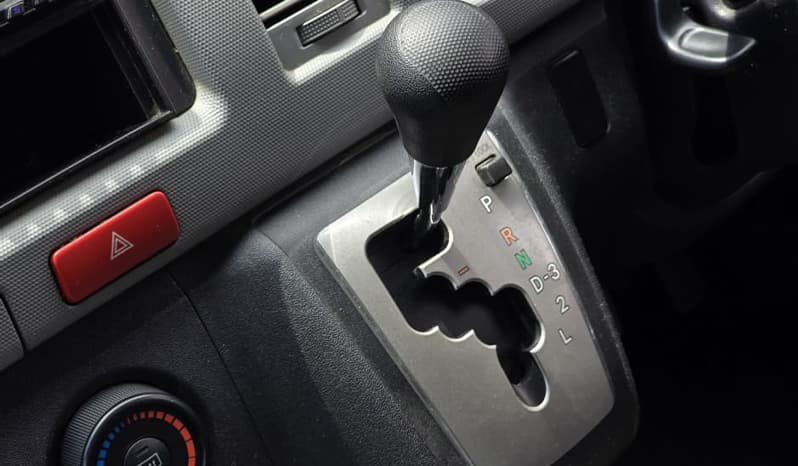 2012 Toyota Hiace image-14