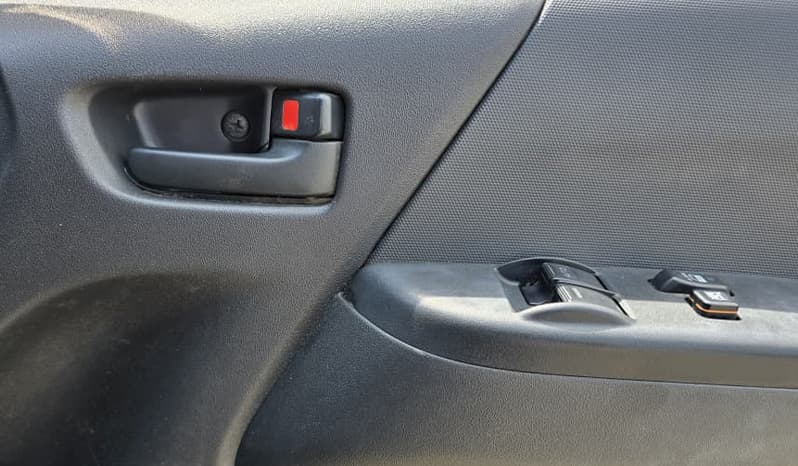 2012 Toyota Hiace image-16