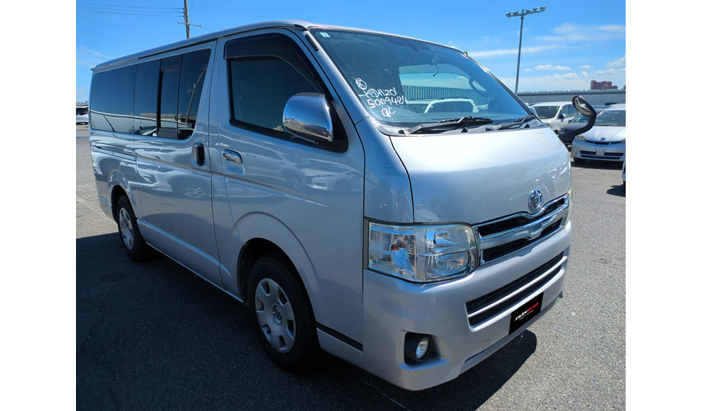 2012 Toyota Hiace image-1