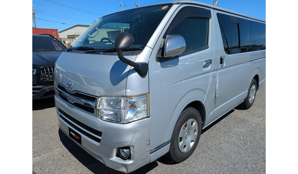 2012 Toyota Hiace image-2