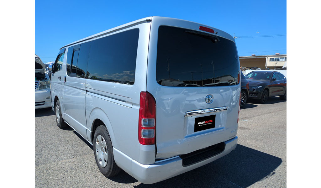 2012 Toyota Hiace image-3
