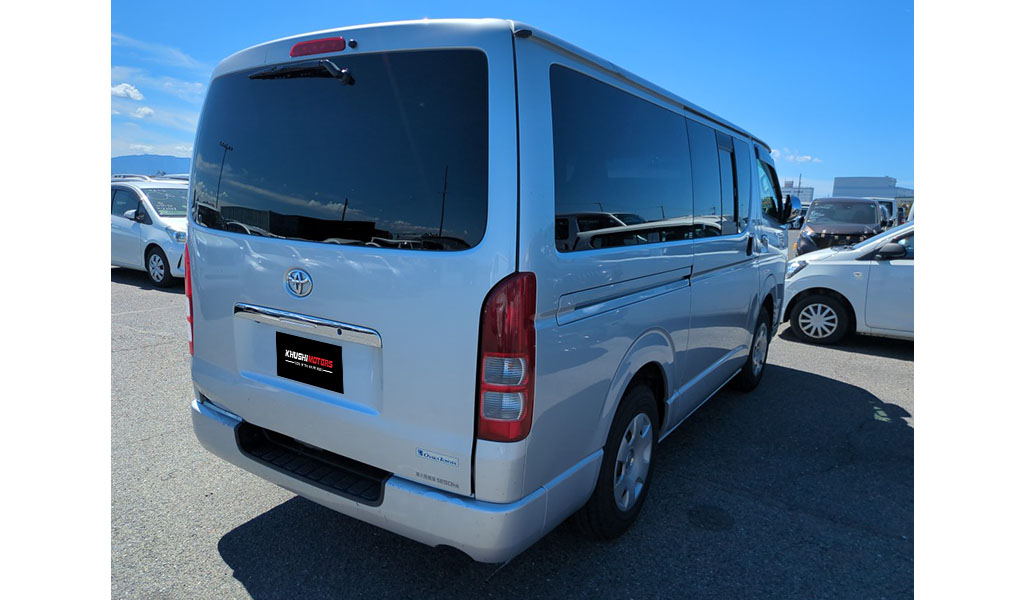 2012 Toyota Hiace image-4