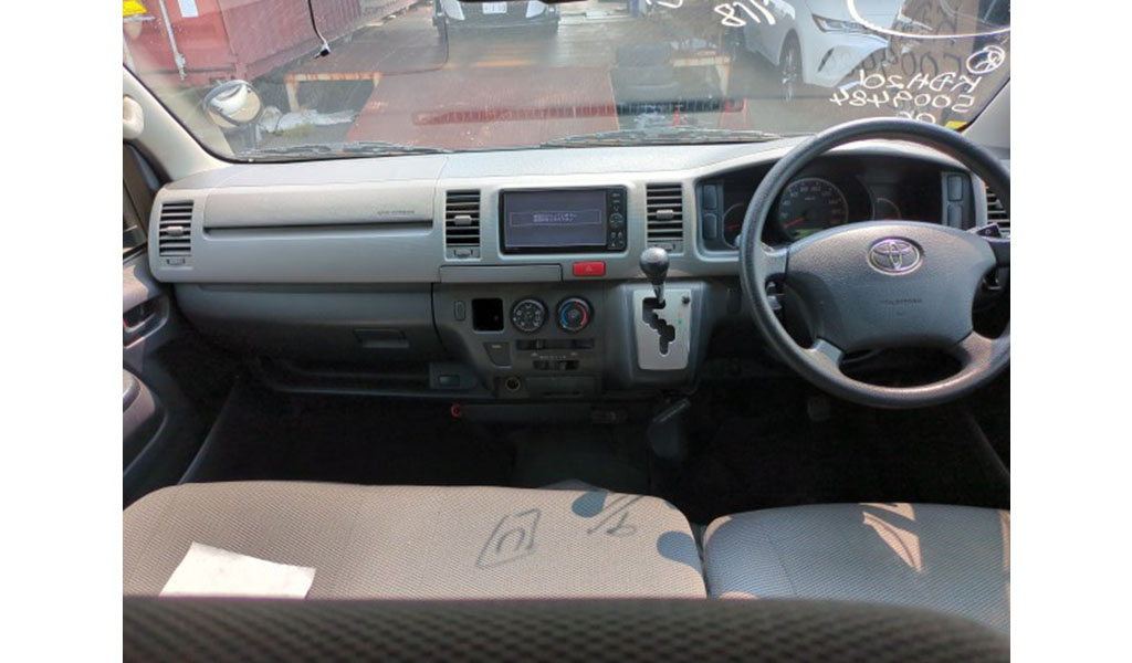 2012 Toyota Hiace image-5