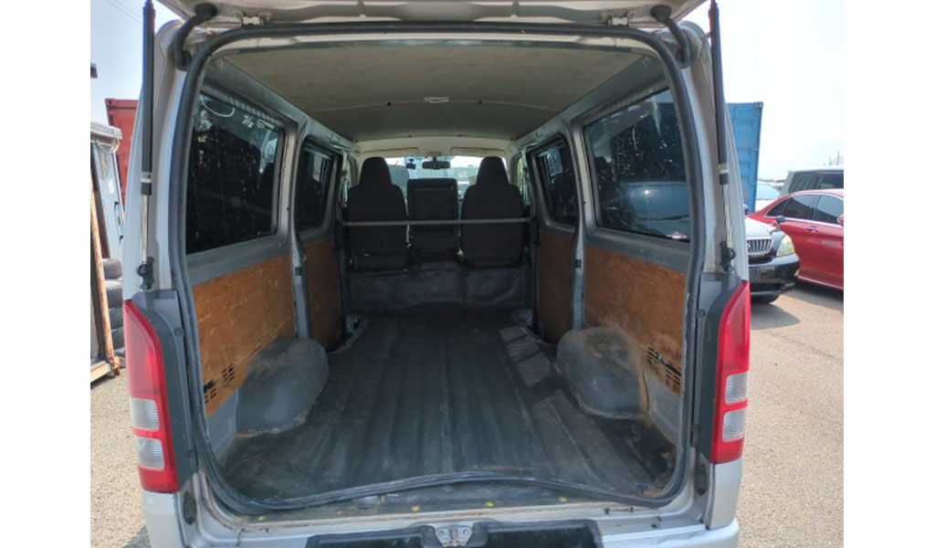 2012 Toyota Hiace image-8