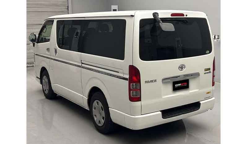 2018 Toyota Hiace image-2