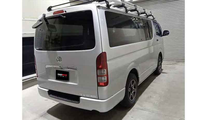 2010 Toyota Hiace image-3
