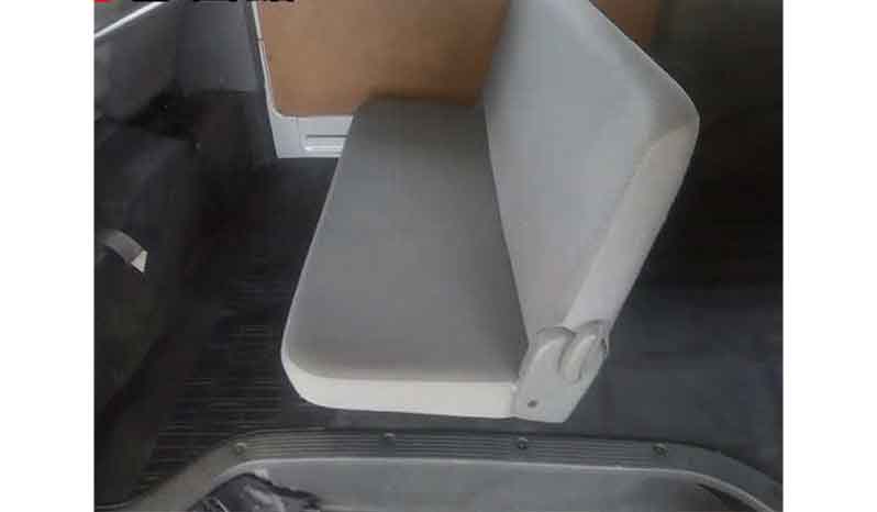 2010 Toyota Hiace image-5