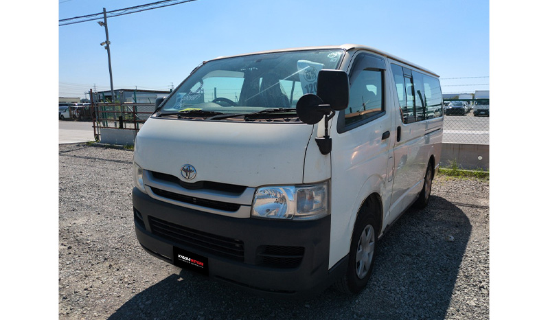 2010 Toyota Hiace DX image-3
