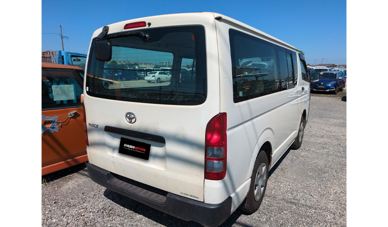 2010 Toyota Hiace DX image-4