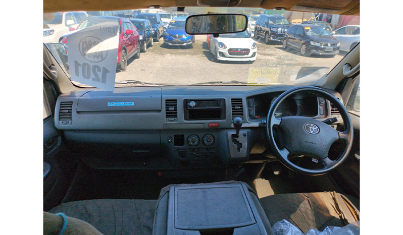 2010 Toyota Hiace DX image-5