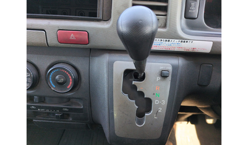 2010 Toyota Hiace DX image-9