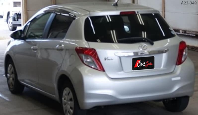 2011 Toyota Vitz image-2