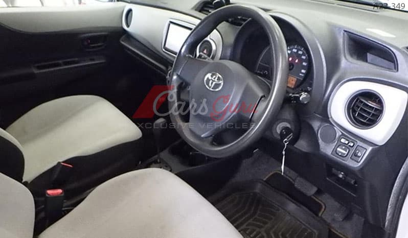 2011 Toyota Vitz image-3