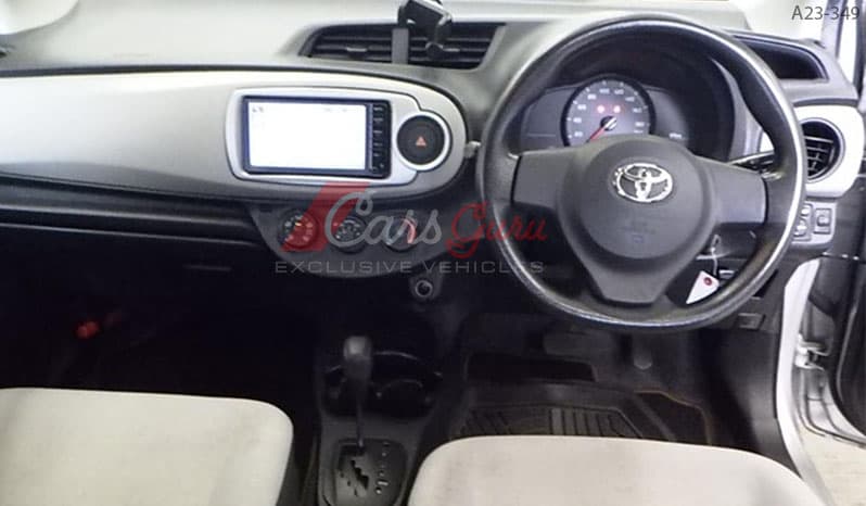 2011 Toyota Vitz image-4