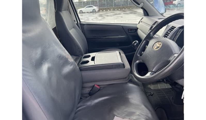 2011 Toyota Hiace DX image-3