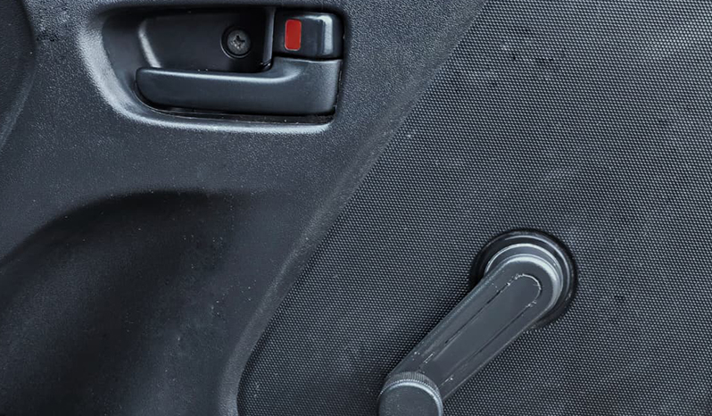 2010 Toyota Hiace DX image-15