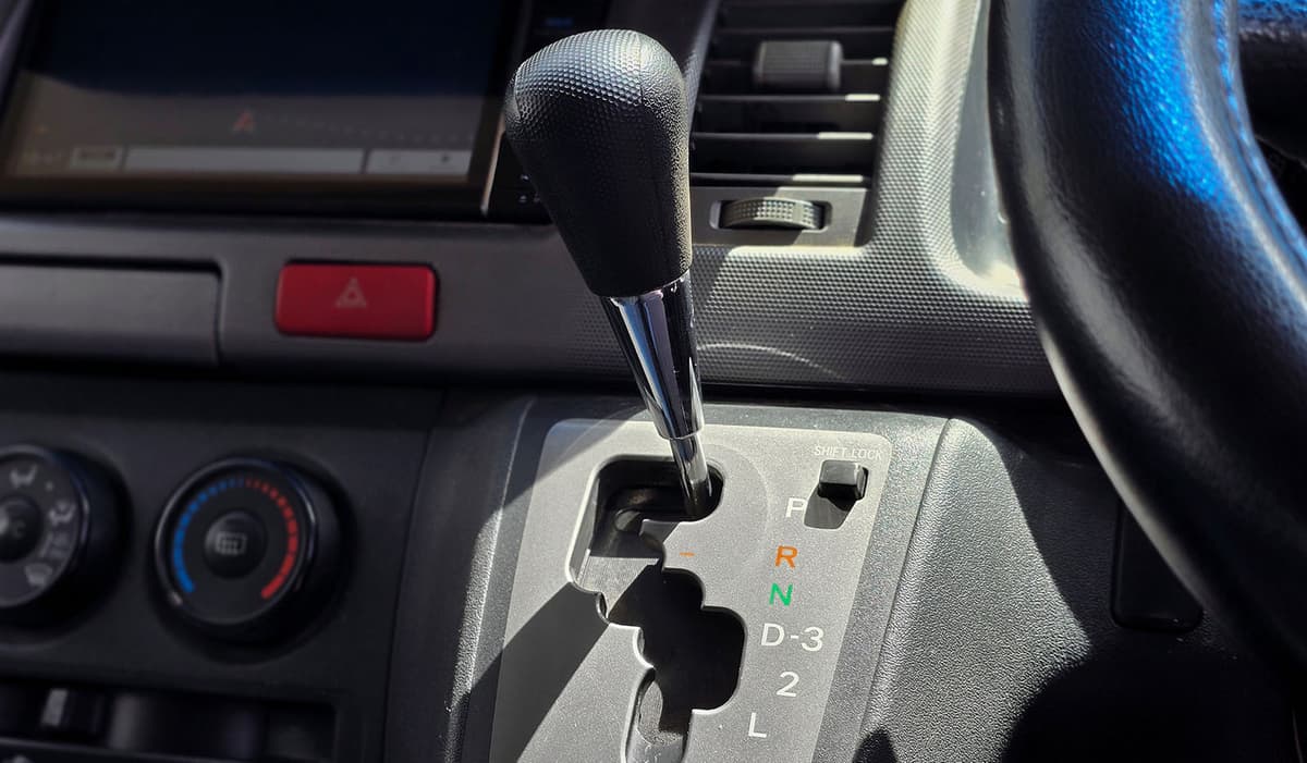 2010 Toyota Hiace Super GL image-13