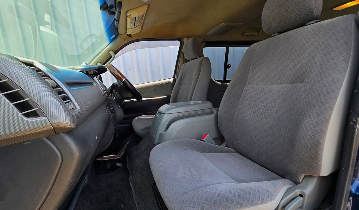 2010 Toyota Hiace Super GL image-15