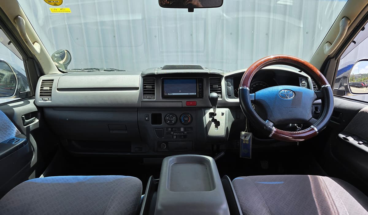 2010 Toyota Hiace Super GL image-16
