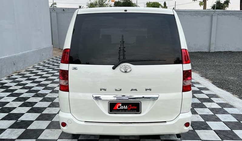 2002 Toyota Noah image-3