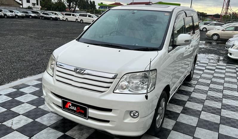 2002 Toyota Noah image-4