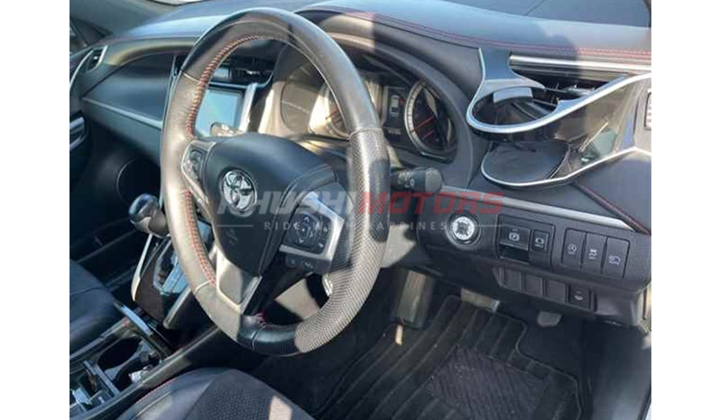 2017 Toyota Harrier image-7