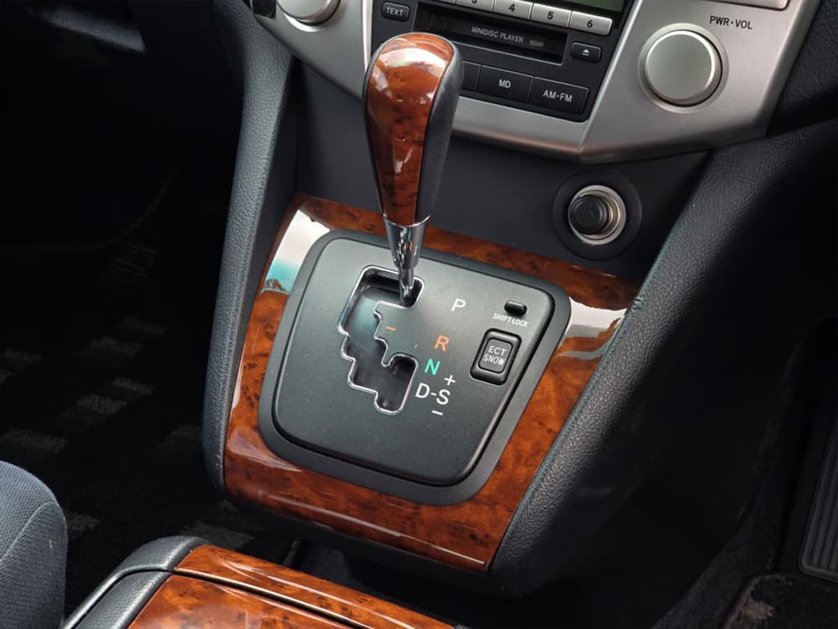2010 Toyota Harrier image-16