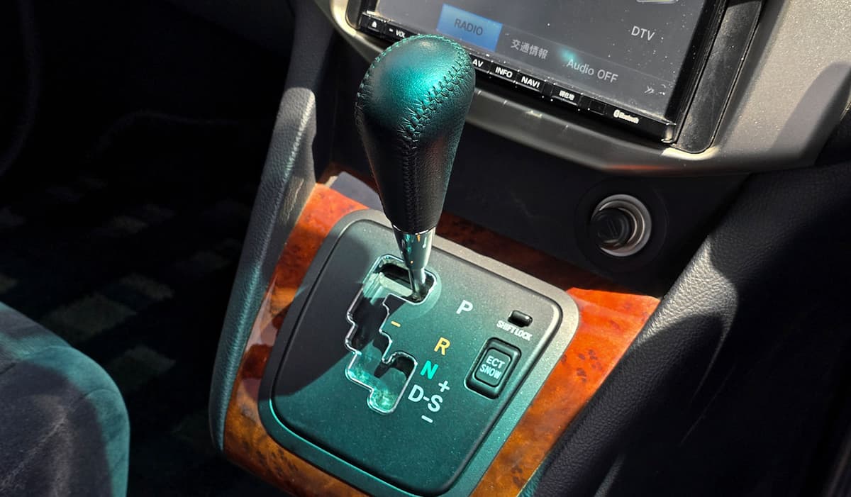 2012 Toyota Harrier image-10