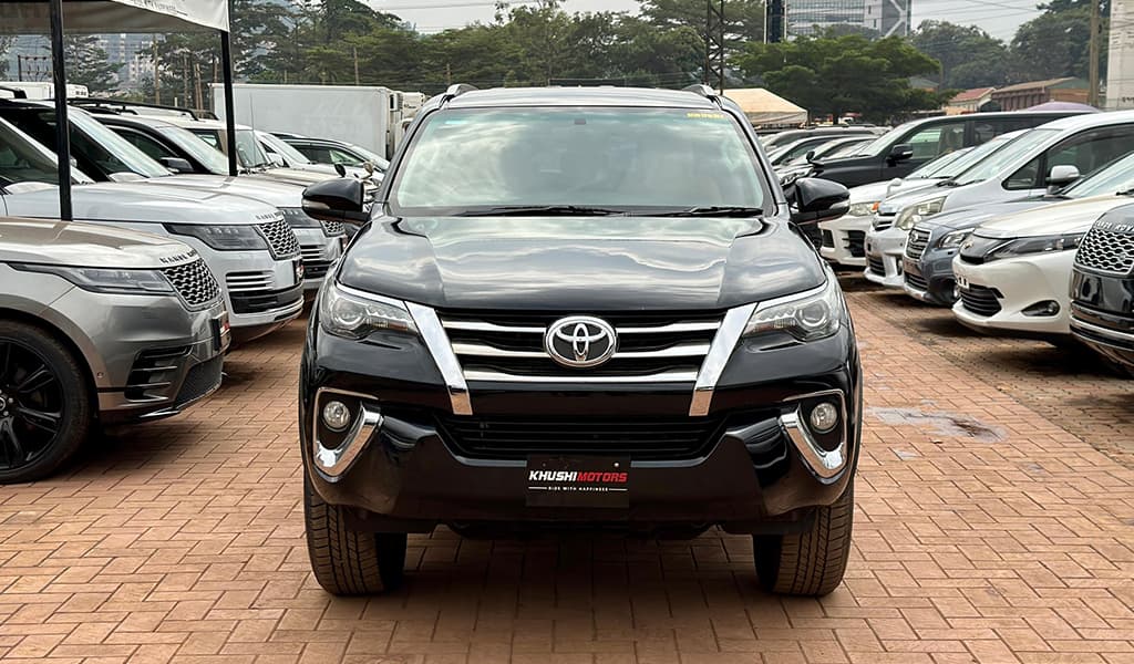2015 Toyota Fortuner image-2