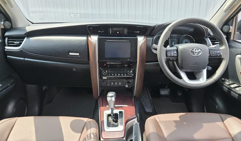 2017 Toyota Fortuner image-6