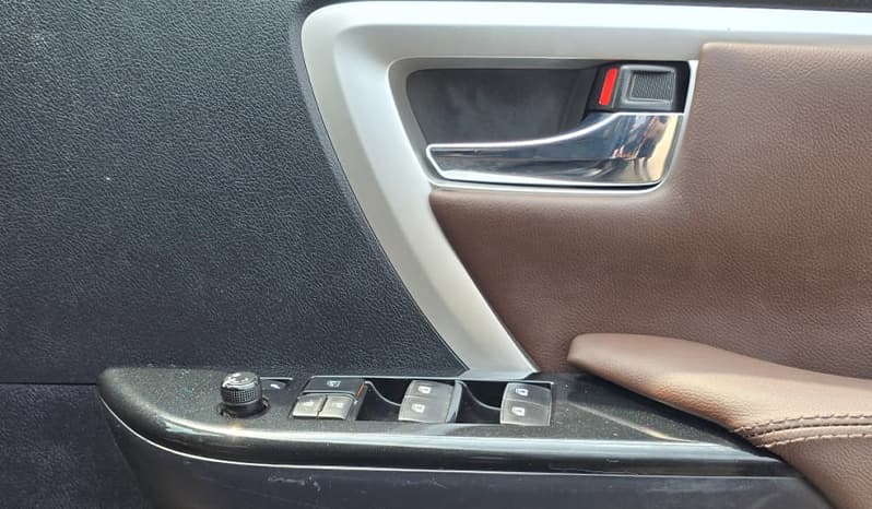 2017 Toyota Fortuner image-8