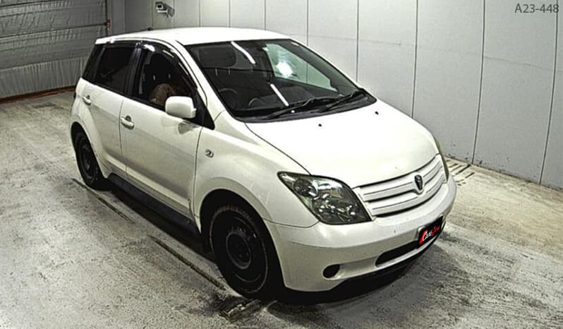 2004 Toyota IST image-1