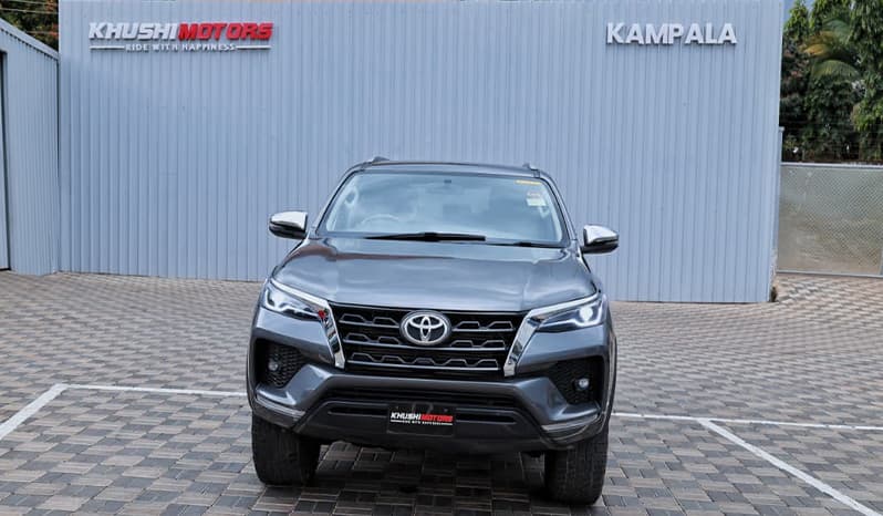 2016 Toyota Fortuner image-2