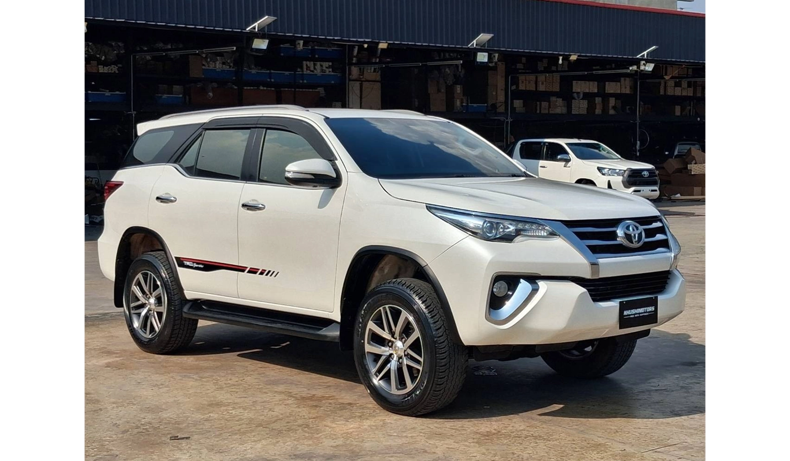 2017 Toyota Fortuner image-1
