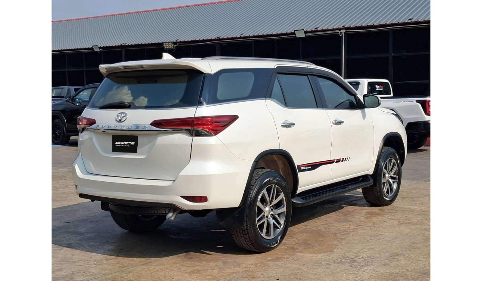 2017 Toyota Fortuner image-2