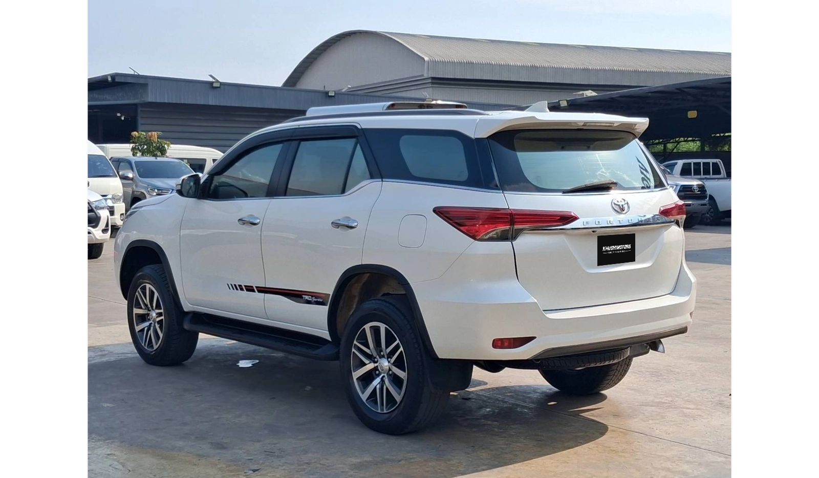 2017 Toyota Fortuner image-11