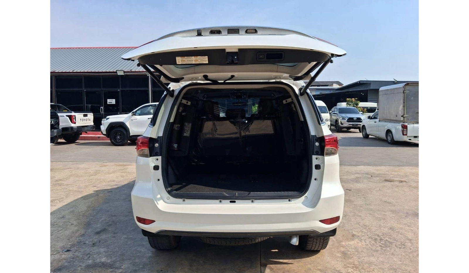 2017 Toyota Fortuner image-12