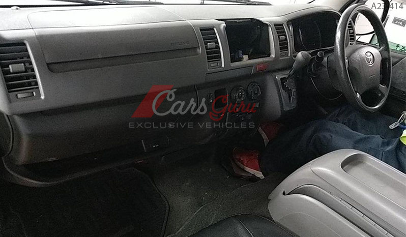 2006 Toyota Hiace image-5