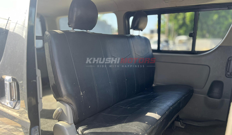 2006 Toyota Hiace image-9