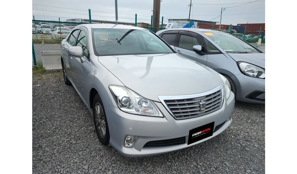 2012 Toyota Crown image-1