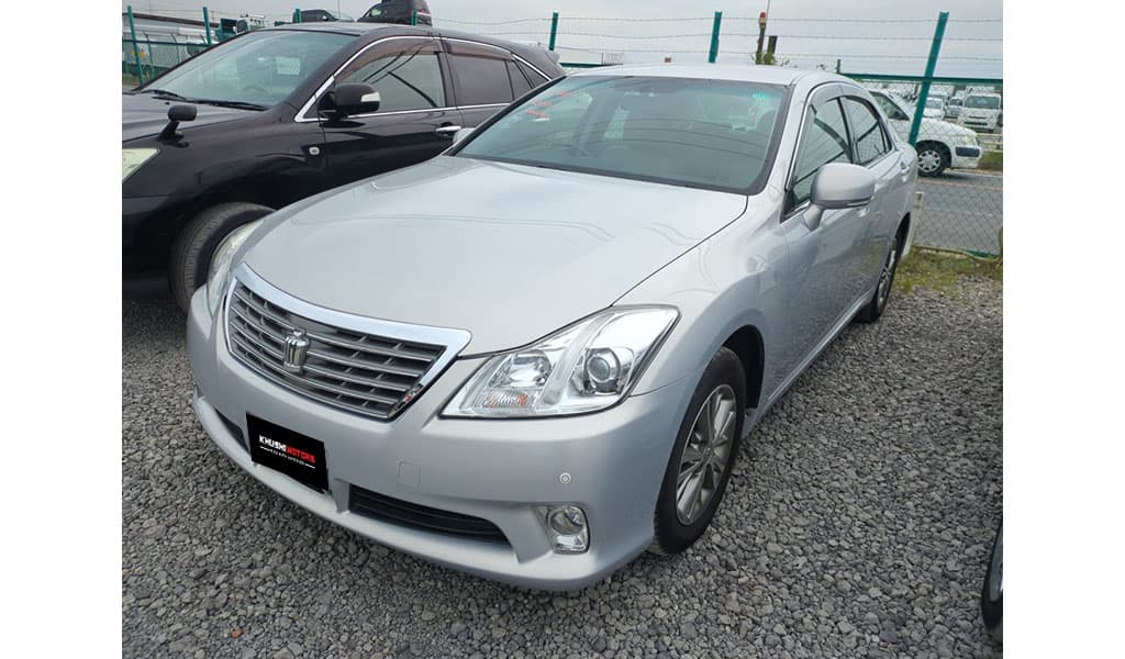 2012 Toyota Crown image-2