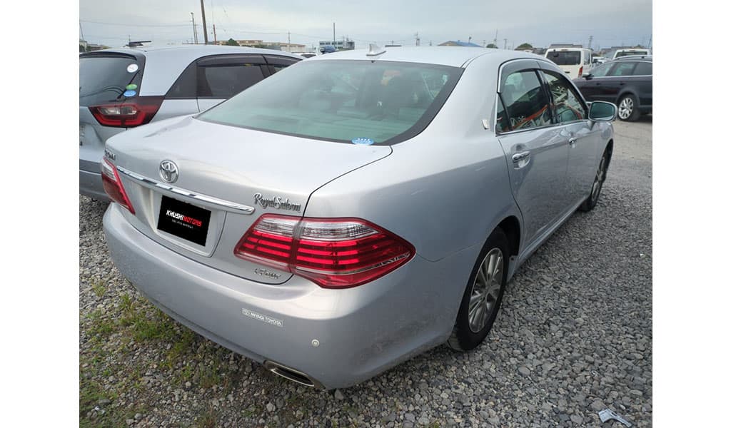2012 Toyota Crown image-4