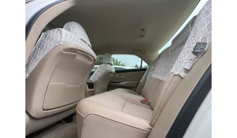 2010 Toyota Crown image-2