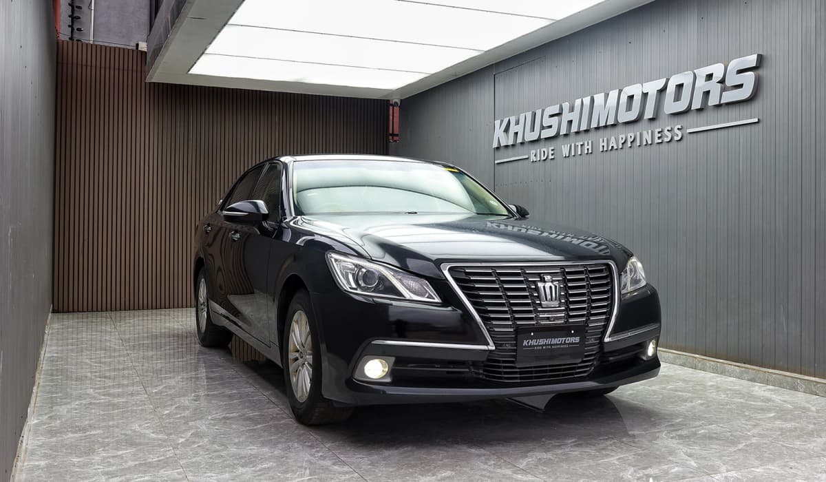 2013 Toyota Crown Royal Saloon Gi image-1
