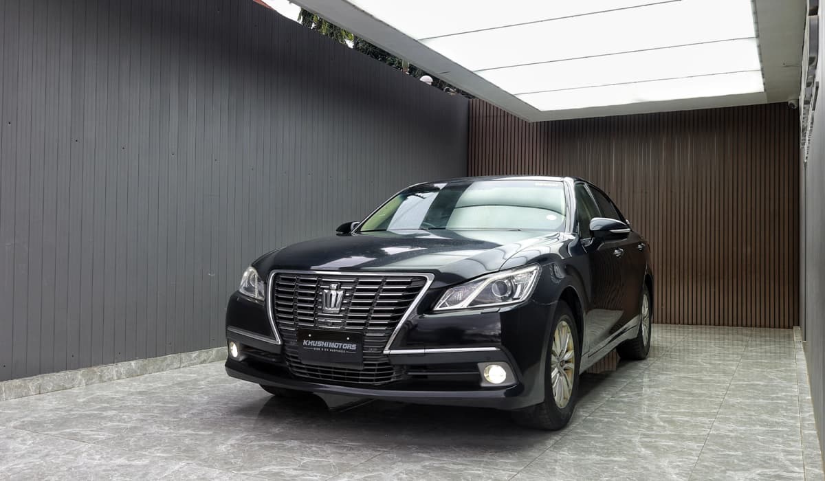 2013 Toyota Crown Royal Saloon Gi image-11