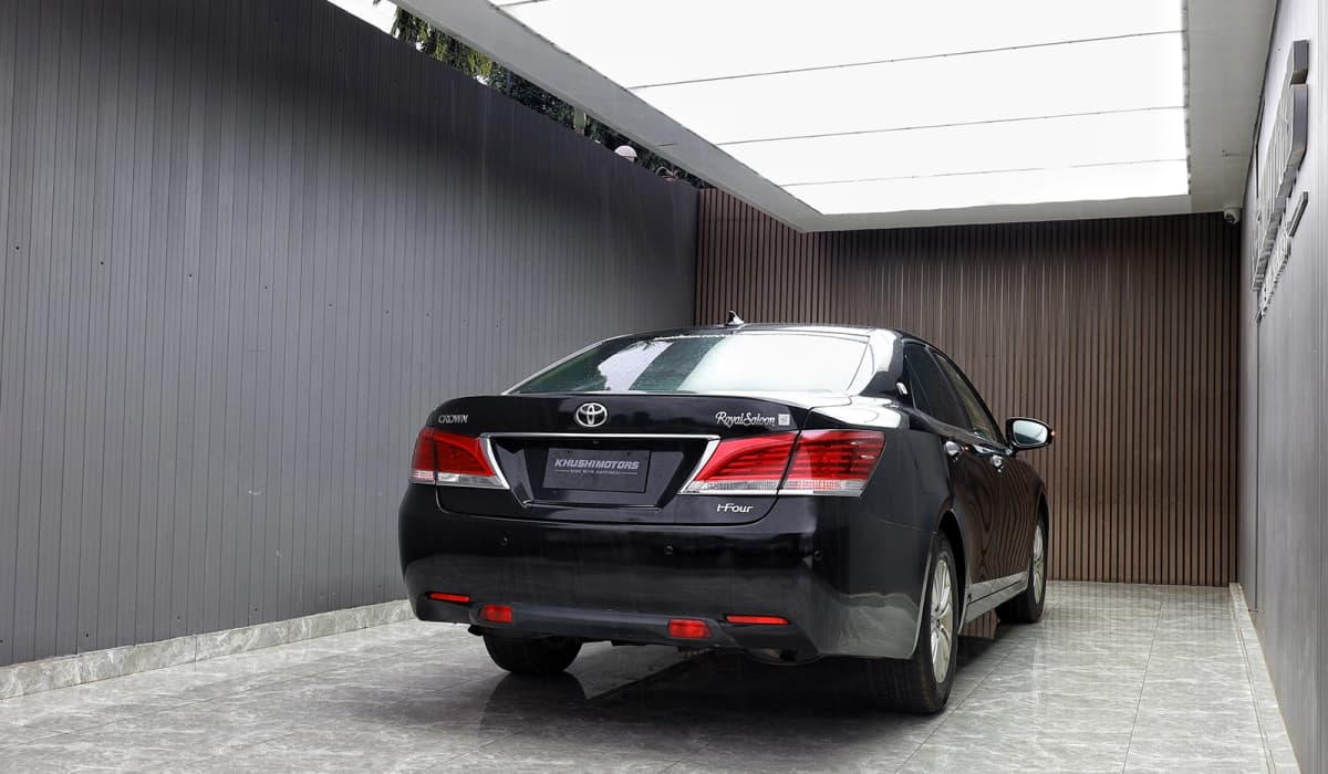 2013 Toyota Crown Royal Saloon Gi image-13