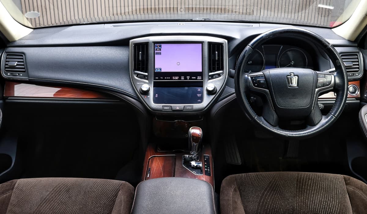 2013 Toyota Crown Royal Saloon Gi image-18