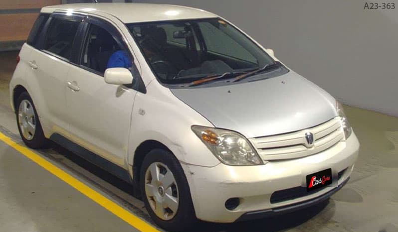 2004 Toyota IST image-1