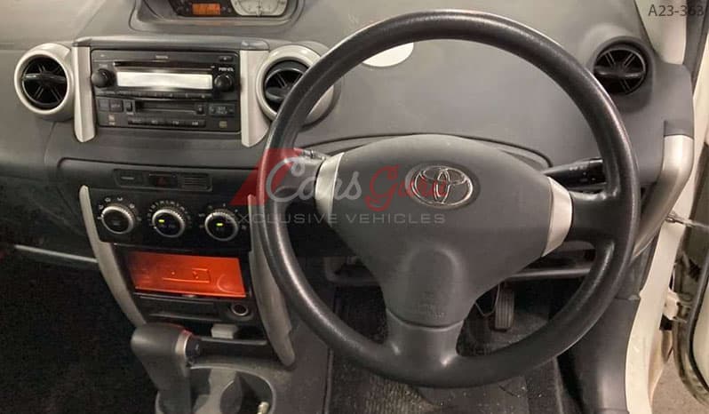 2004 Toyota IST image-4