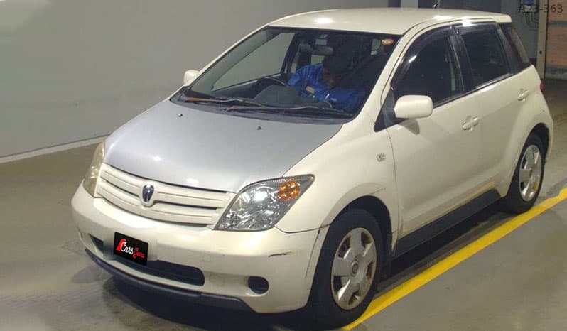 2004 Toyota IST image-8